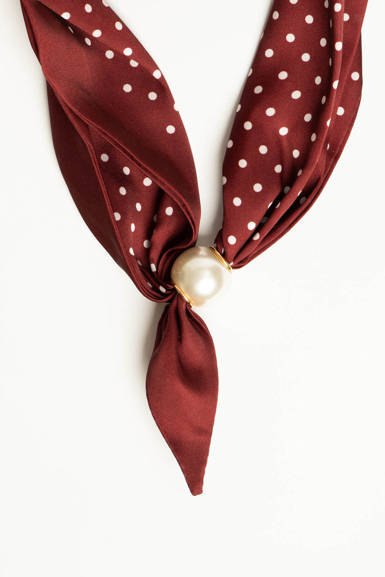 Foulard a stampa pois cioccolato/bianco con perla
