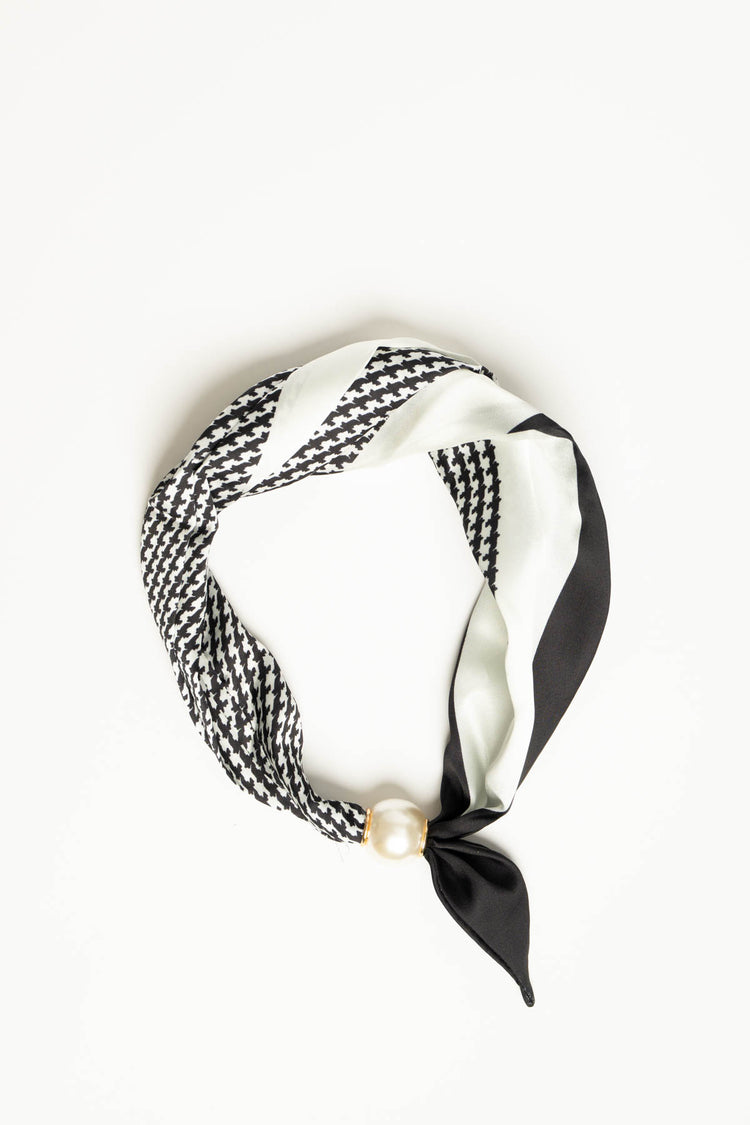 Foulard a stampa pied-de-poule bianco/nero con perla