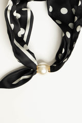 Foulard a stampa pois nero/bianco con perla