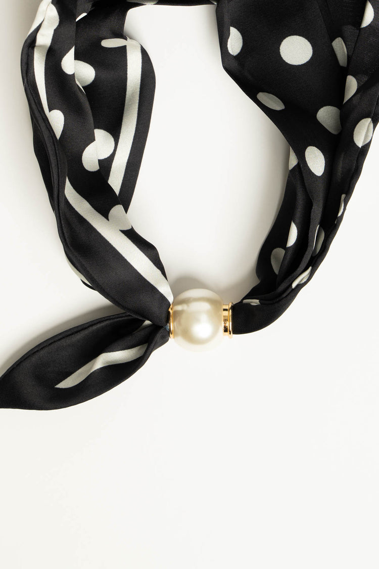Foulard a stampa pois nero/bianco con perla