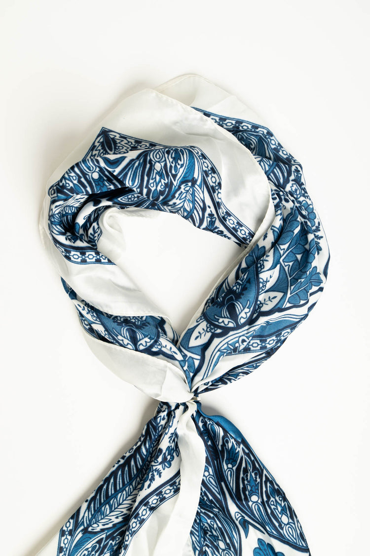 Foulard a stampa etnica blu/bianco