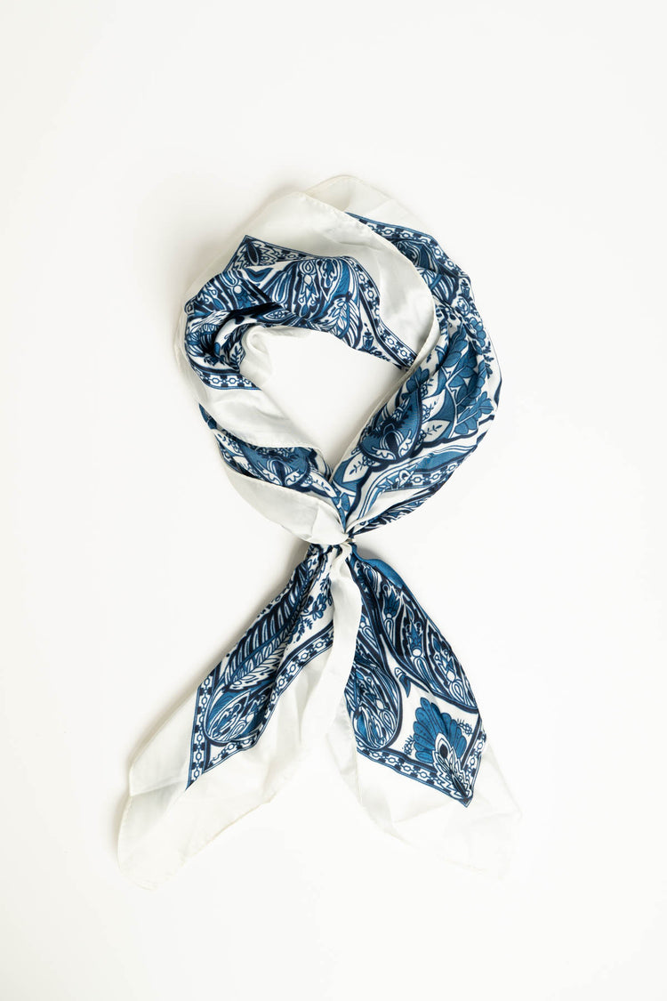 Foulard a stampa etnica blu/bianco