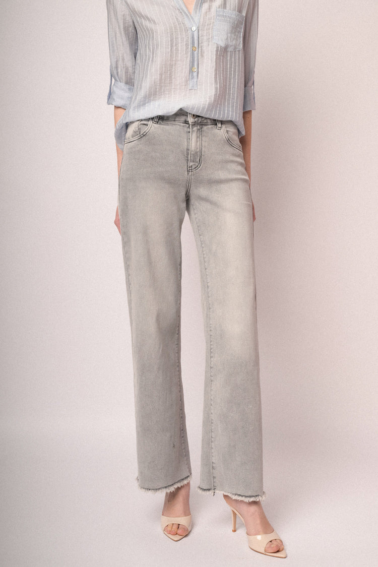 Jeans wide-leg in denim grigio con orli sfrangiati