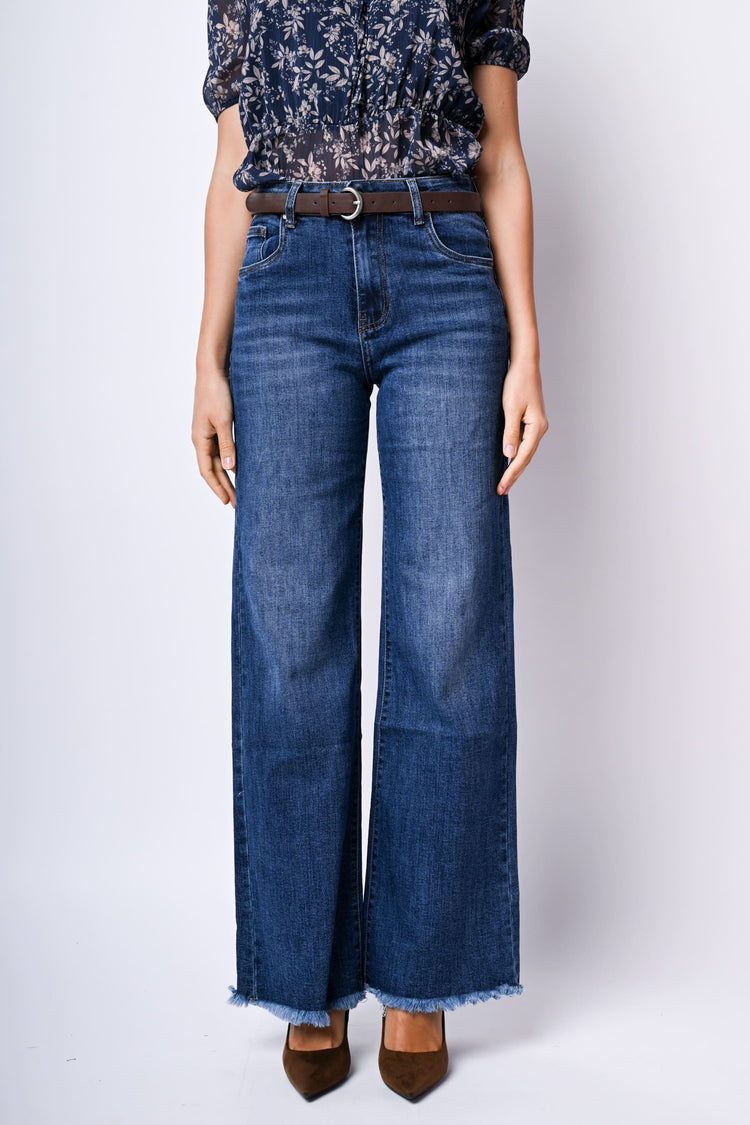 Jeans con cintura e orli sfrangiati