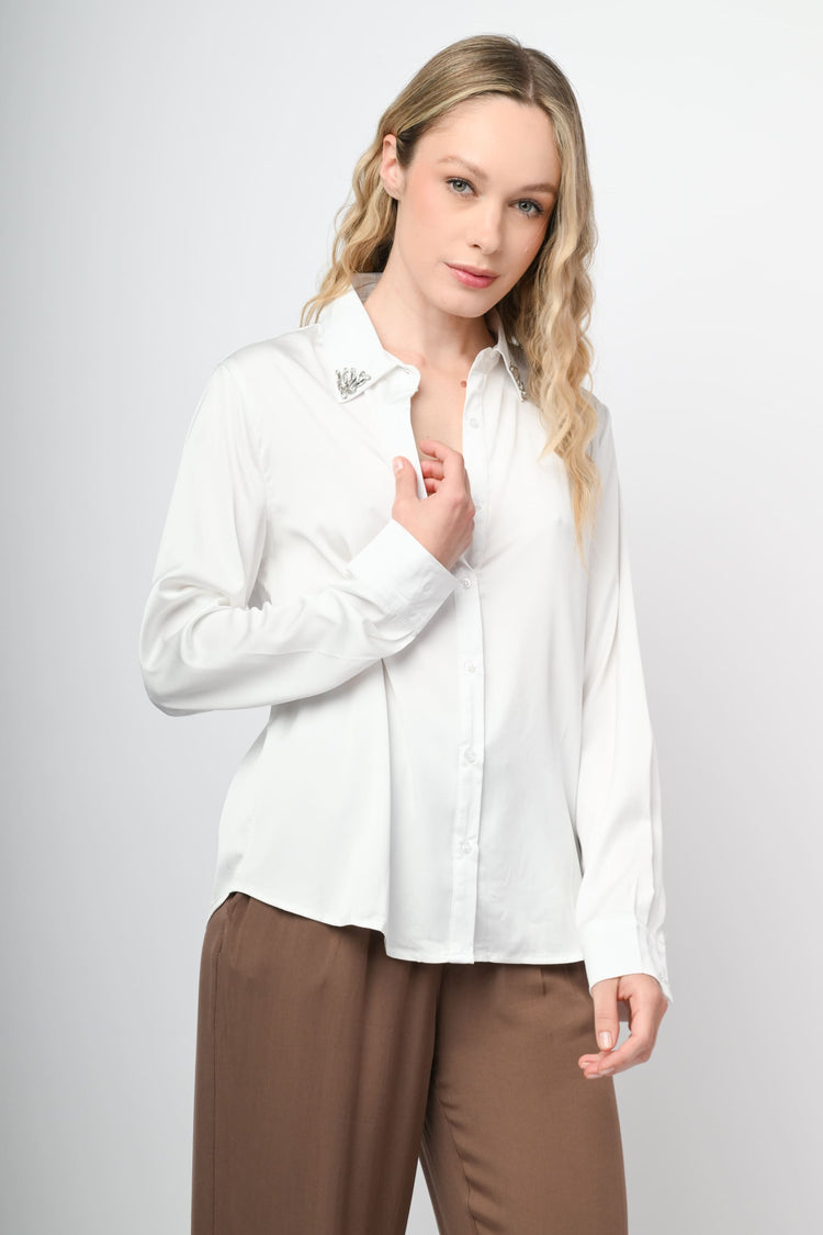 Camicia in raso con colletto gioiello