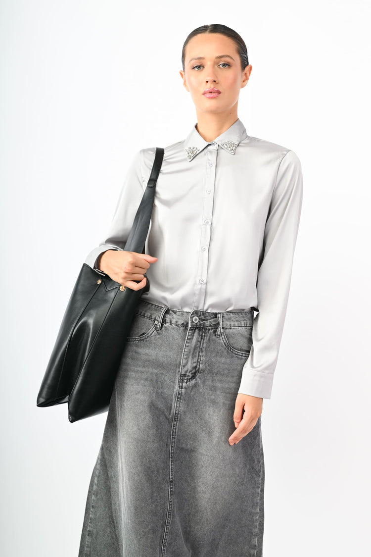 Camicia in raso con colletto gioiello