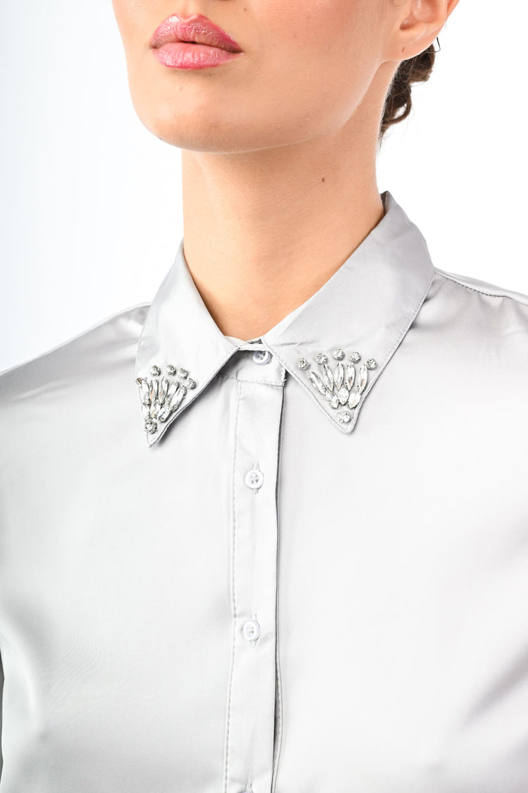 Camicia in raso con colletto gioiello