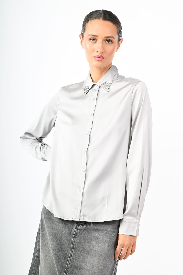 Camicia in raso con colletto gioiello