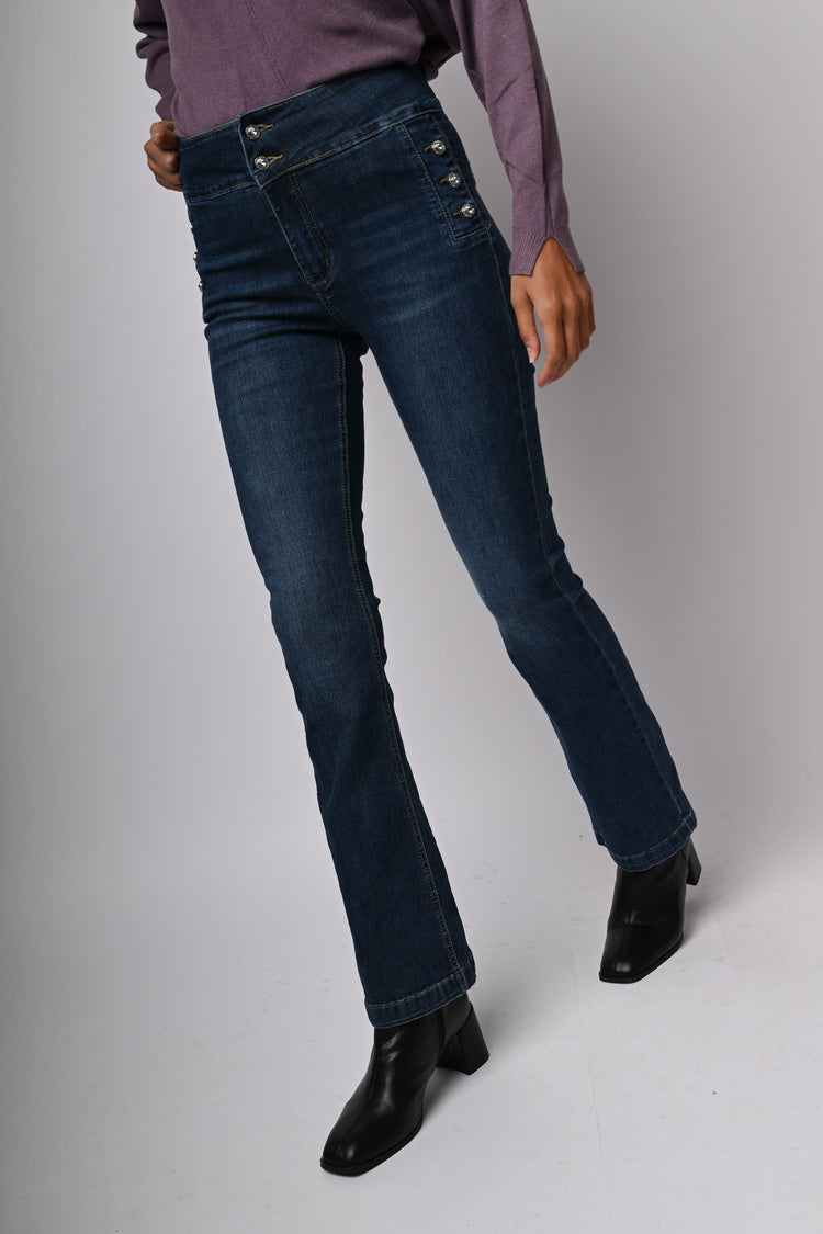 Jeans svasati con bottoni
