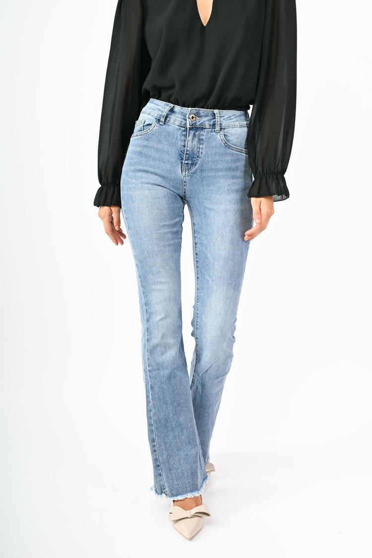 Jeans a gamba svasata