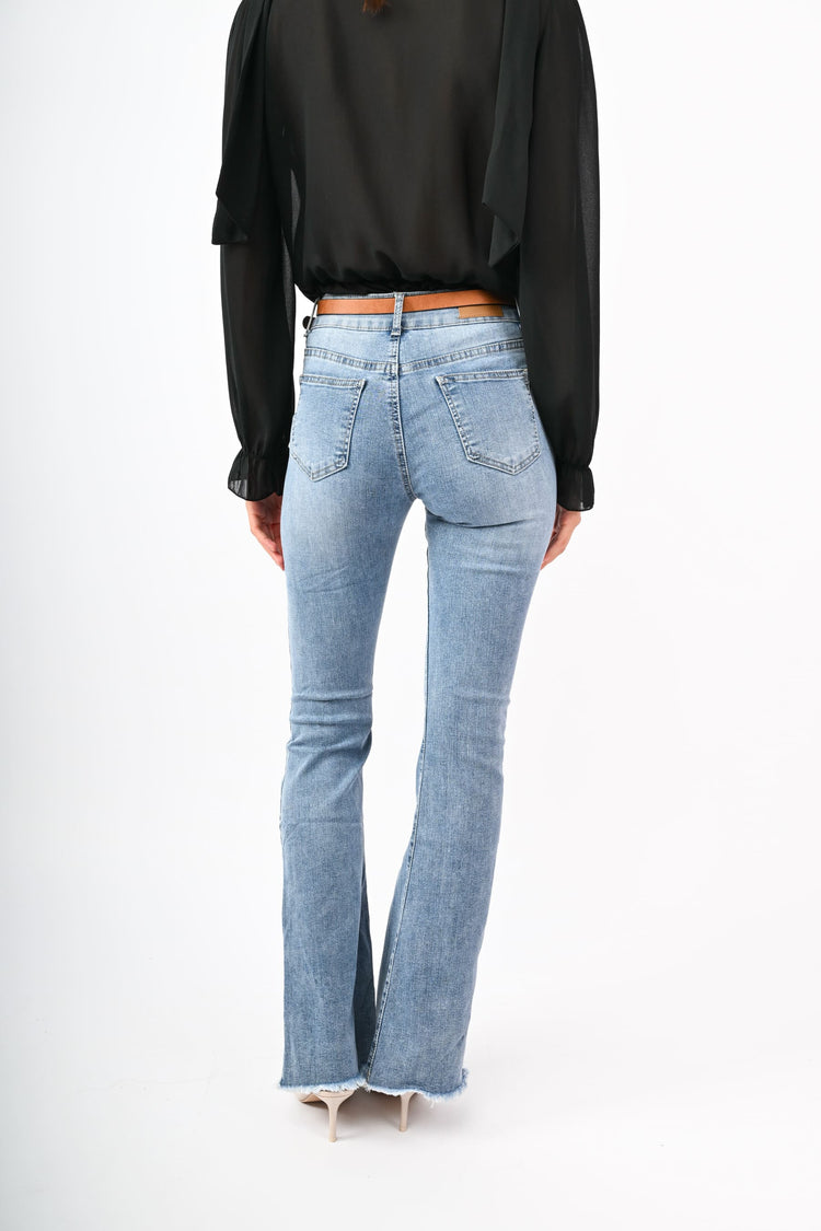 Jeans a gamba svasata