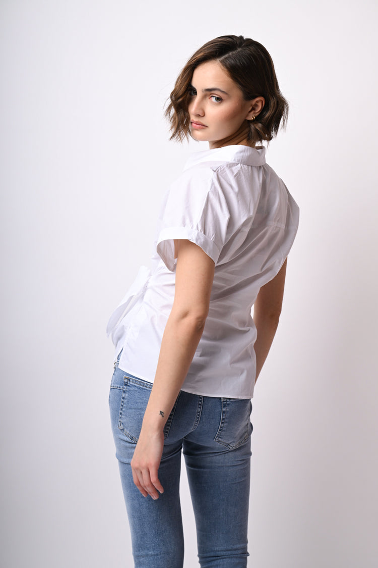 Camicia con nodo laterale