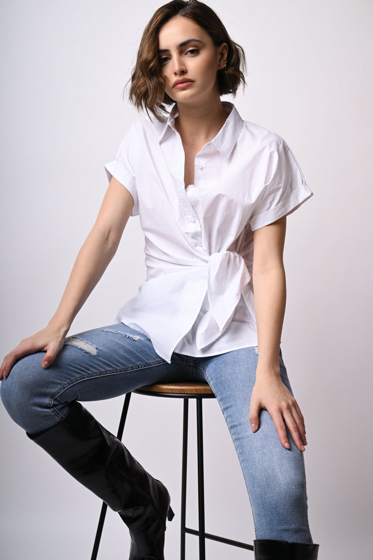 Camicia con nodo laterale