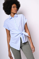 Camicia a righe con nodo laterale