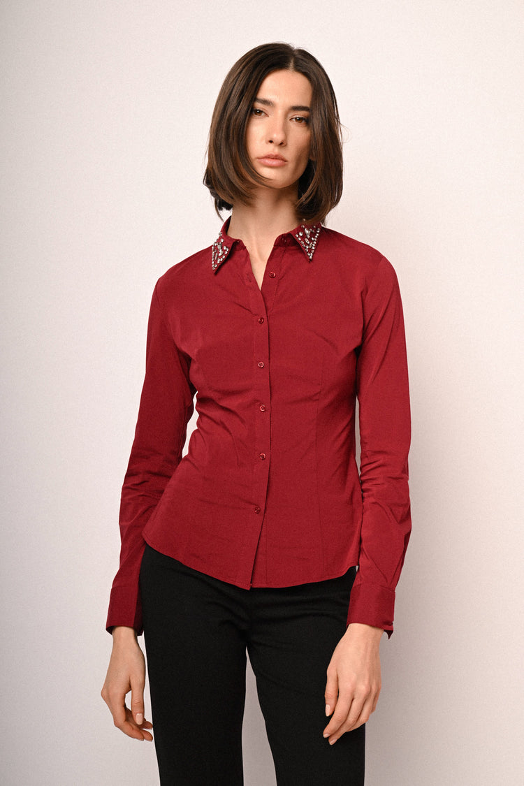 Camicia con strass sul colletto