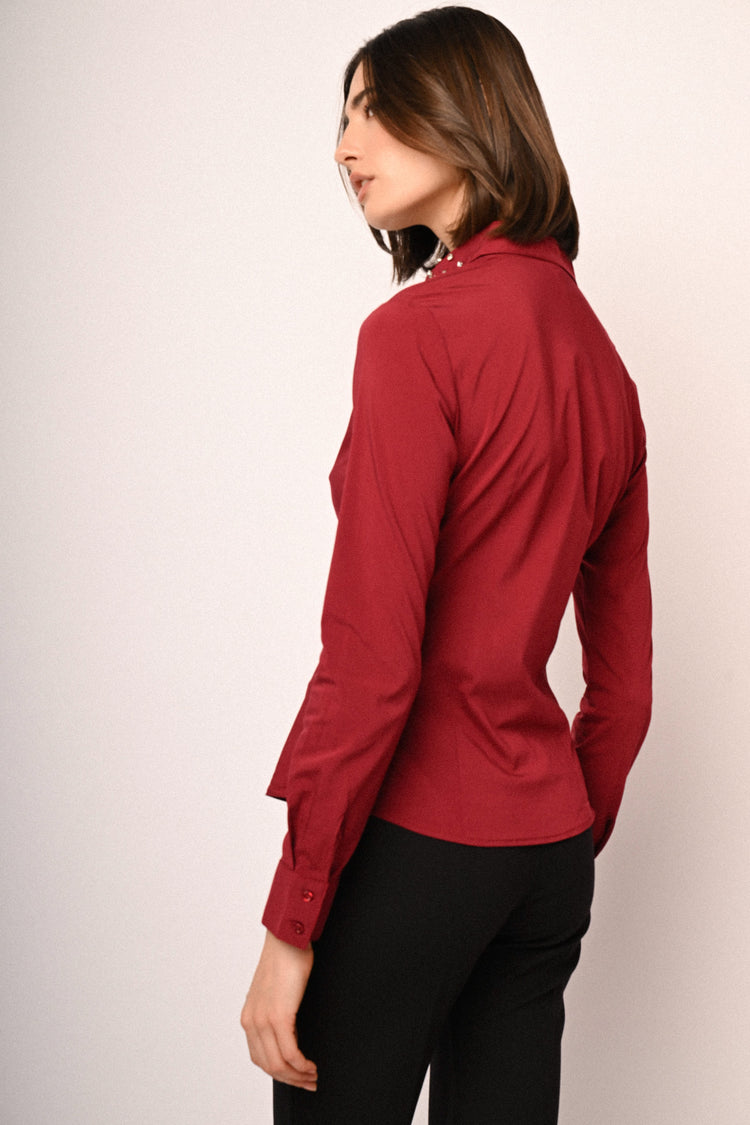 Camicia con strass sul colletto