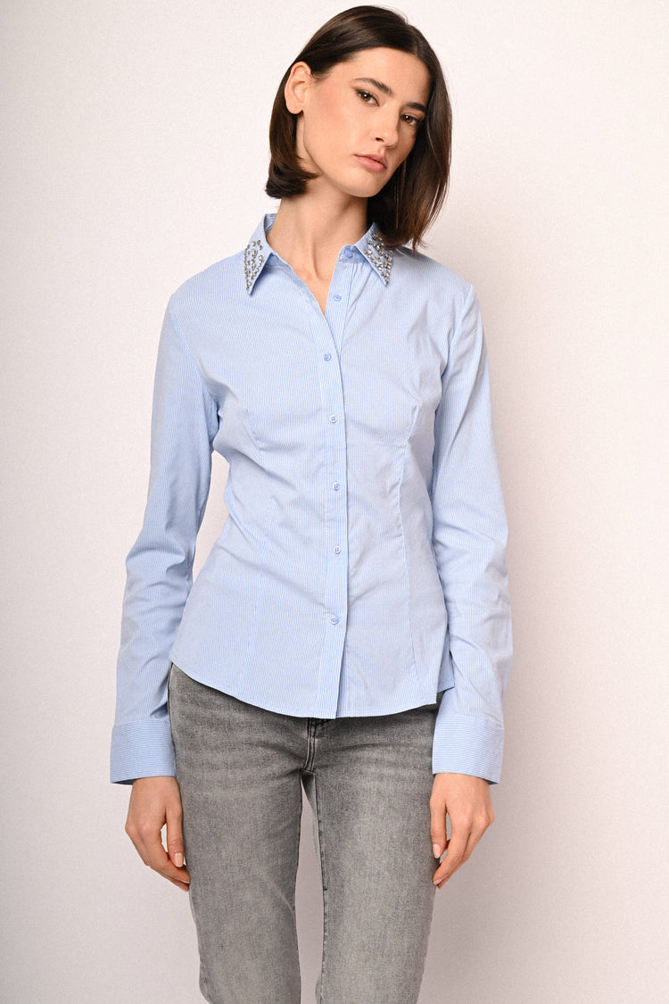 Camicia a righe con strass sul colletto