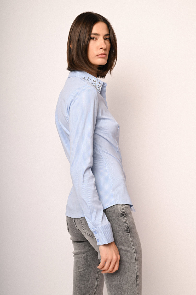 Camicia a righe con strass sul colletto