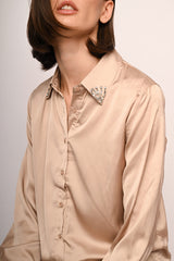 Camicia in raso con strass al colletto