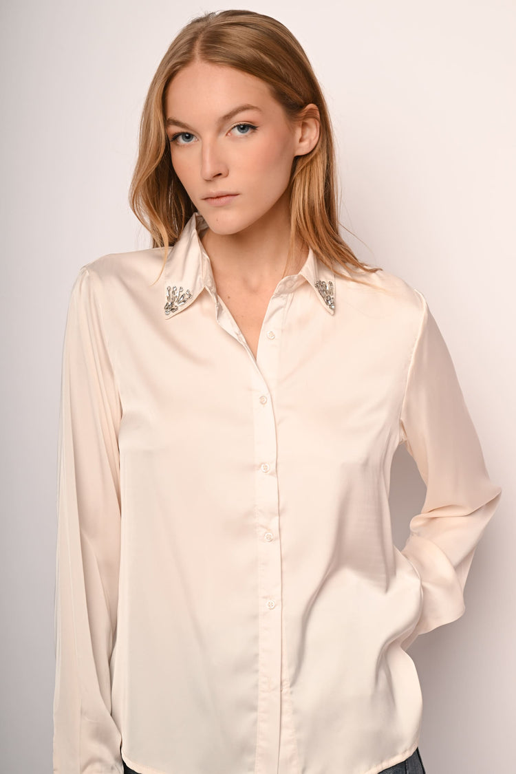 Camicia in raso con strass al colletto