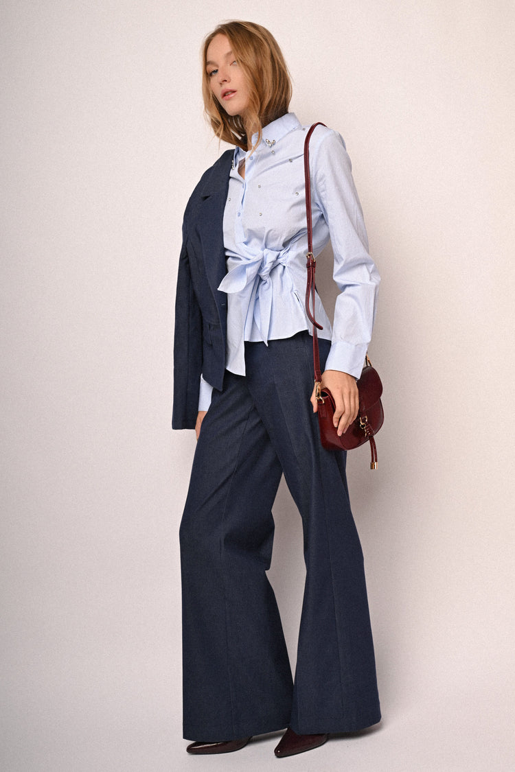 Camicia con nodo e cristalli