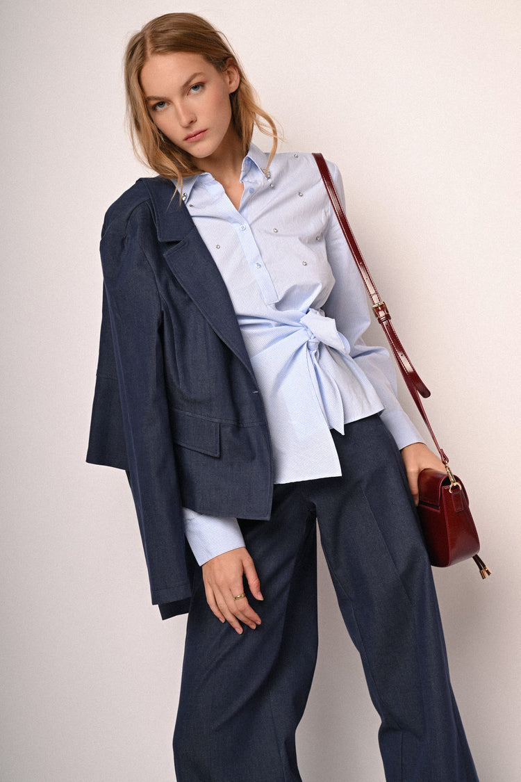 Camicia con nodo e cristalli