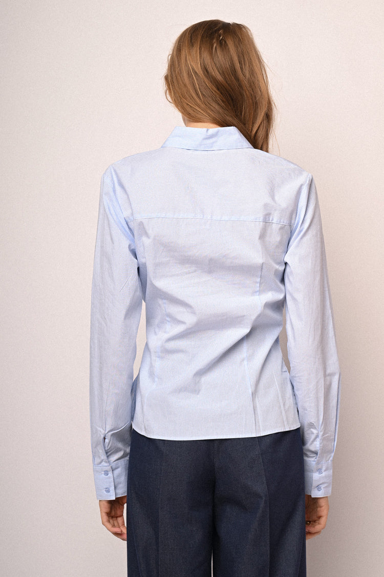 Camicia con nodo e cristalli