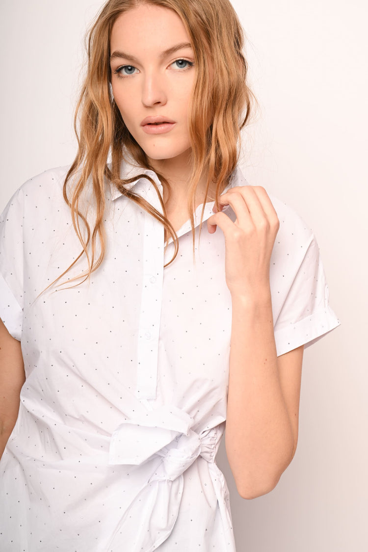 Camicia con nodo e mini borchie