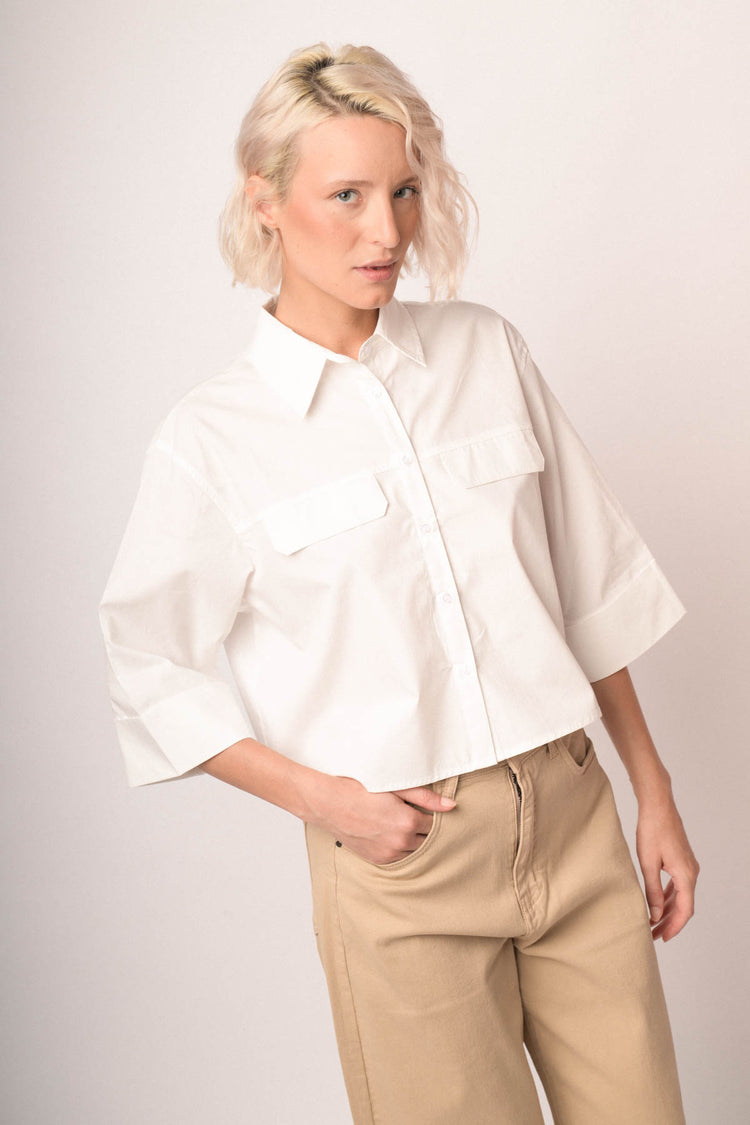Camicia boxy e crop in cotone bianco