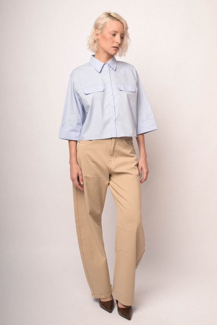 Camicia boxy e crop in cotone celeste