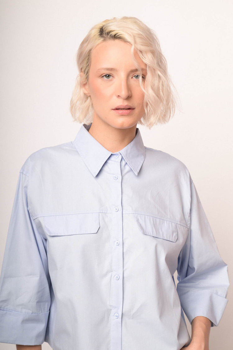 Camicia boxy e crop in cotone celeste