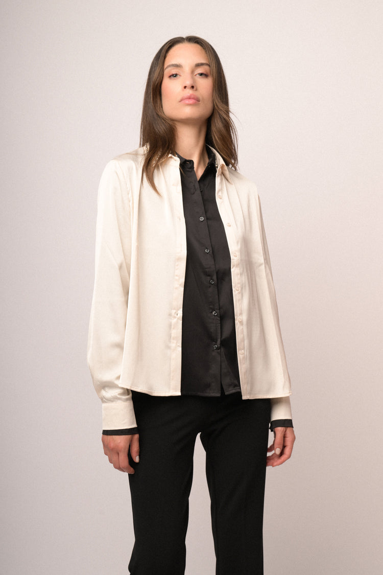Camicia in raso avorio con colletto gioiello