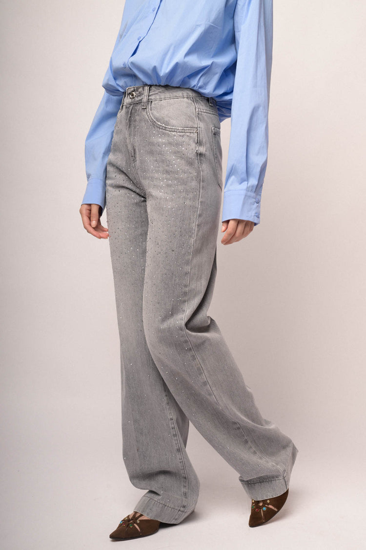 Jeans palazzo in denim grigio con decorazione strass