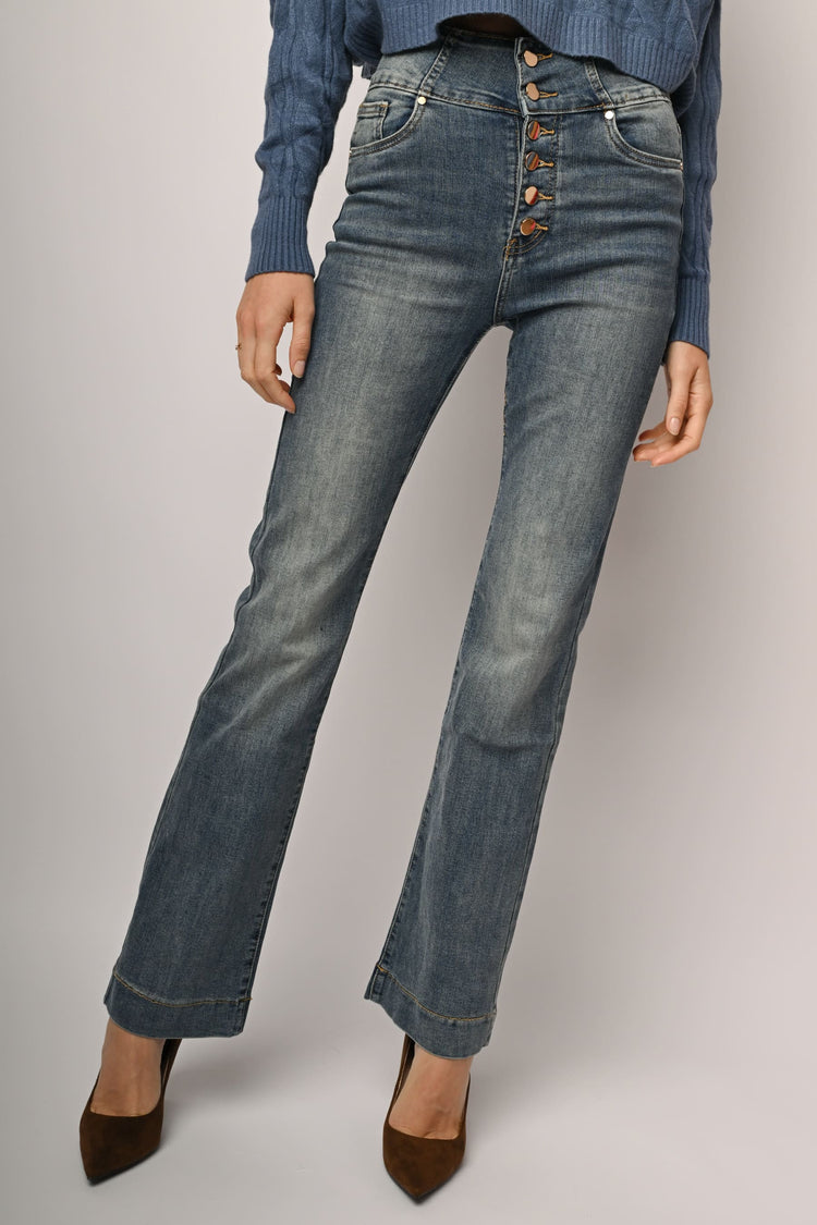 Jeans bootcut con bottoni