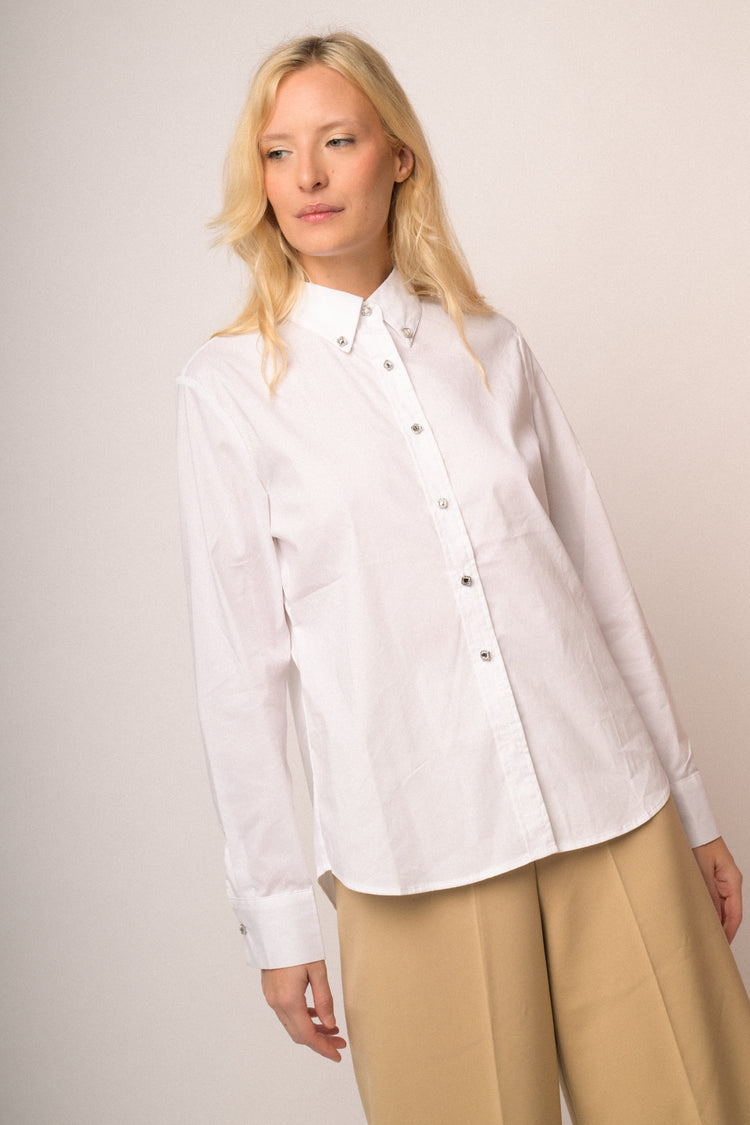Camicia over con bottoni preziosi