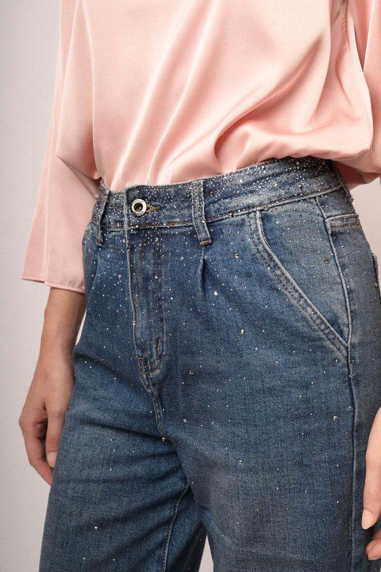 Jeans palazzo in denim blu con pinces e decorazione strass