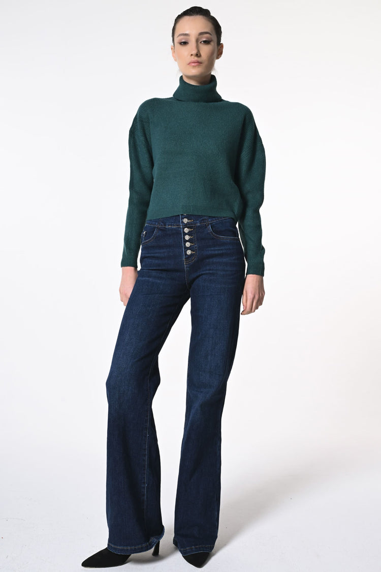 Jeans svasati con bottoni gioiello