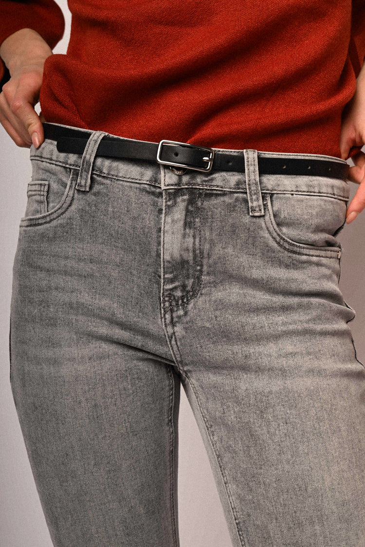 Jeans svasati con glitter e cintura