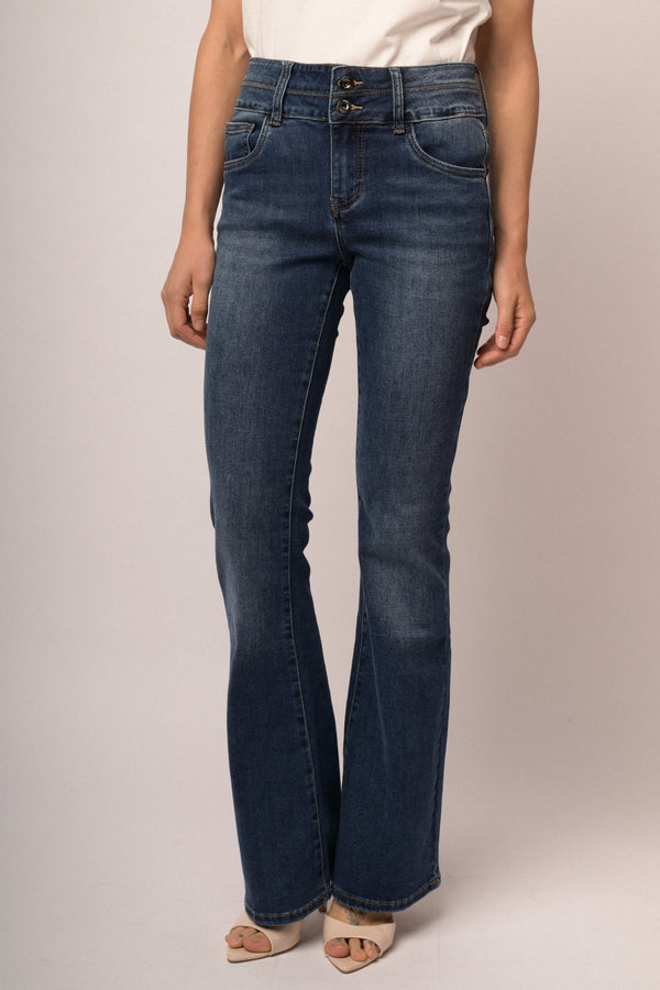 Jeans in denim blu a gamba svasata