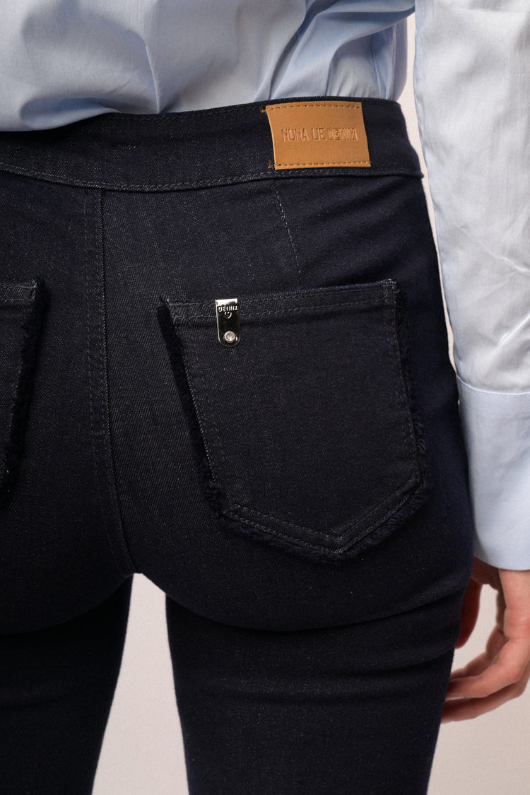 Jeans a gamba svasata in denim blu notte