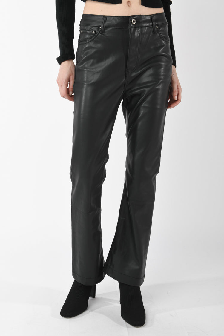 Pantaloni svasati in similpelle