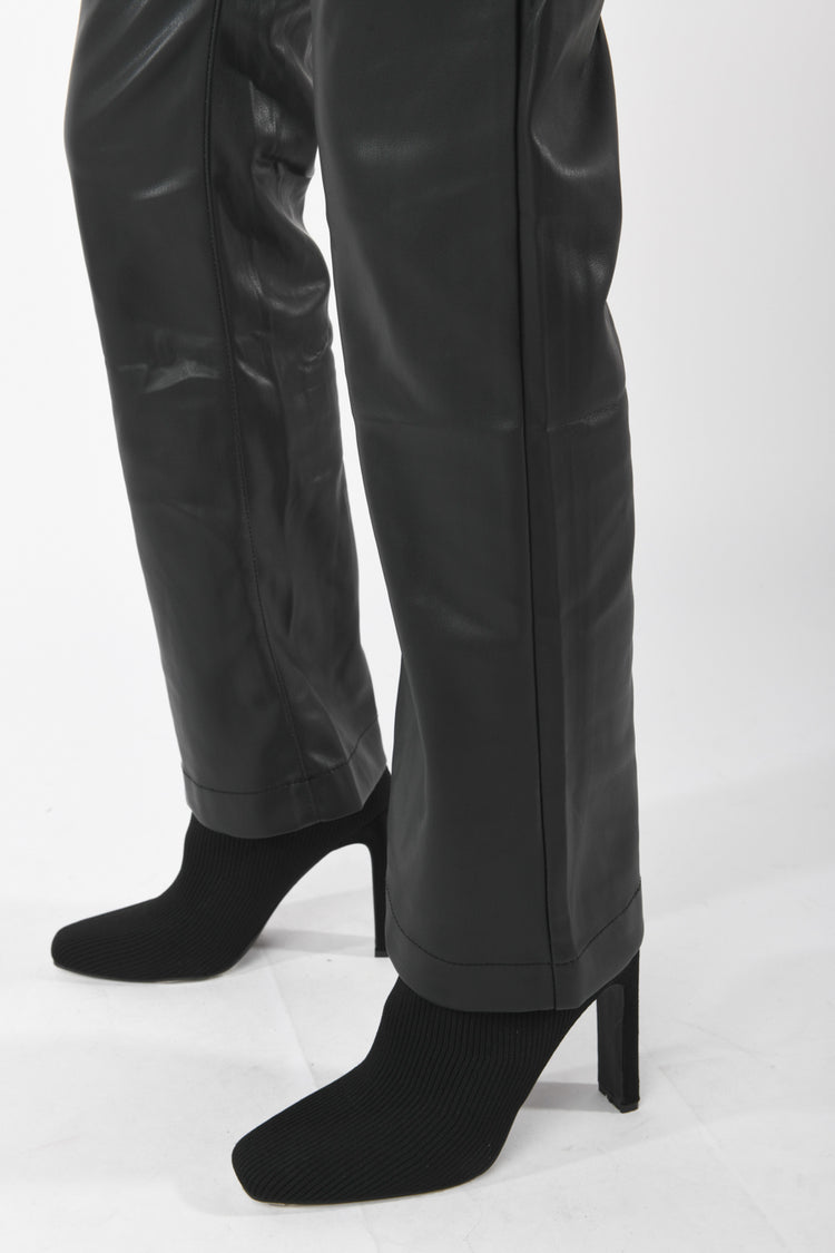 Pantaloni svasati in similpelle
