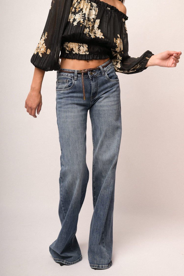 Jeans wide-leg in denim blu con cintura sottile