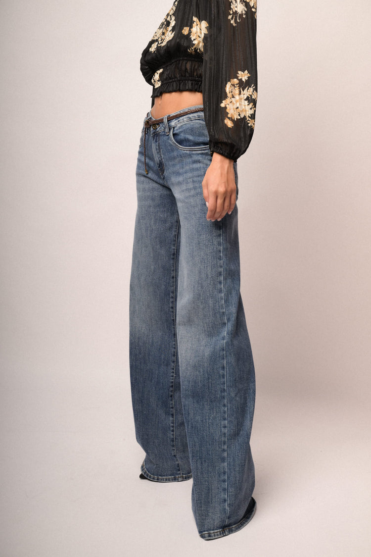 Jeans wide-leg in denim blu con cintura sottile