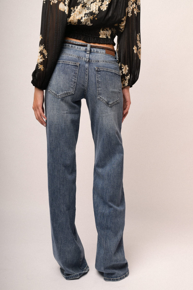Jeans wide-leg in denim blu con cintura sottile