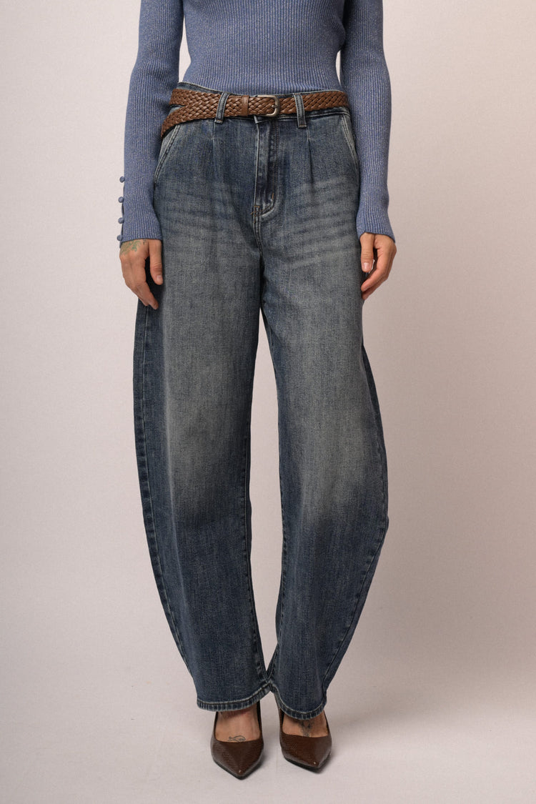 Jeans Barrel in denim blu con cintura