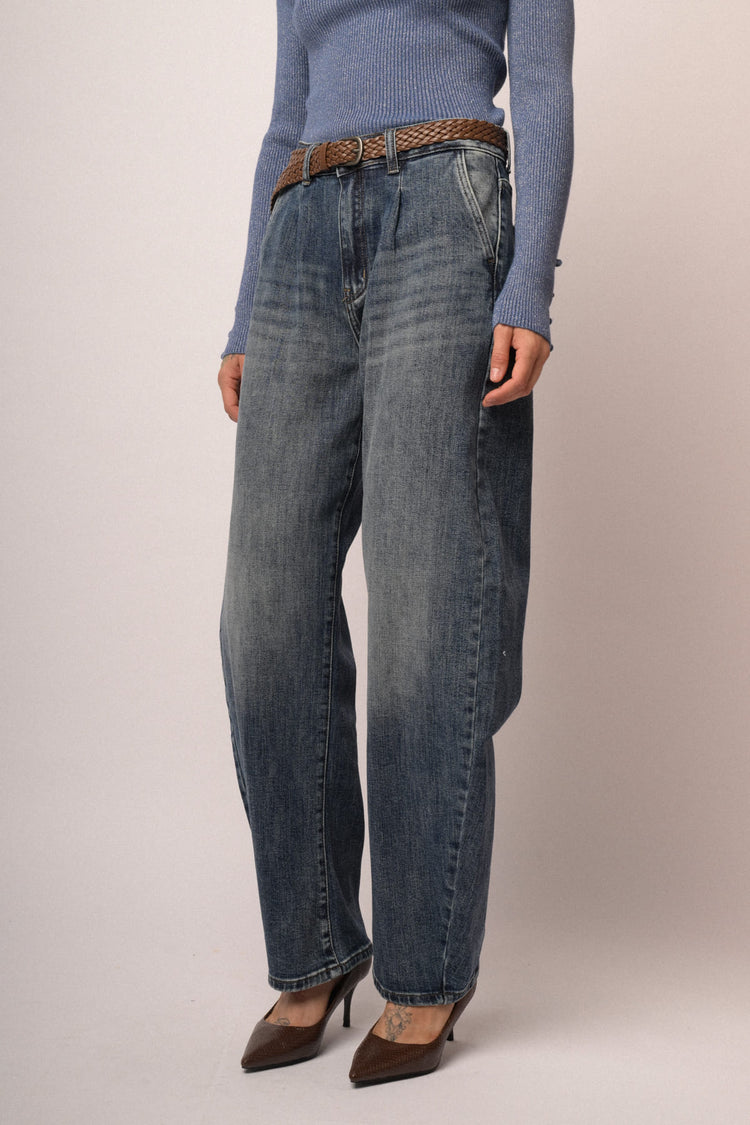 Jeans Barrel in denim blu con cintura