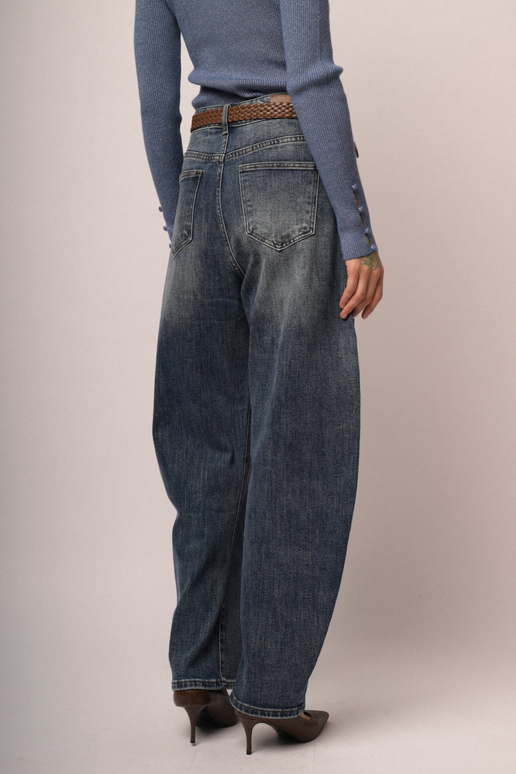Jeans Barrel in denim blu con cintura
