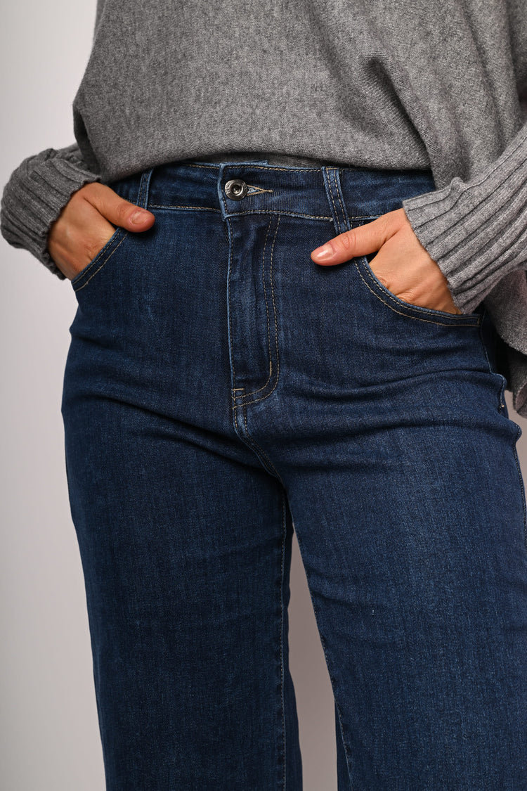 Jeans a gamba ampia con risvolto