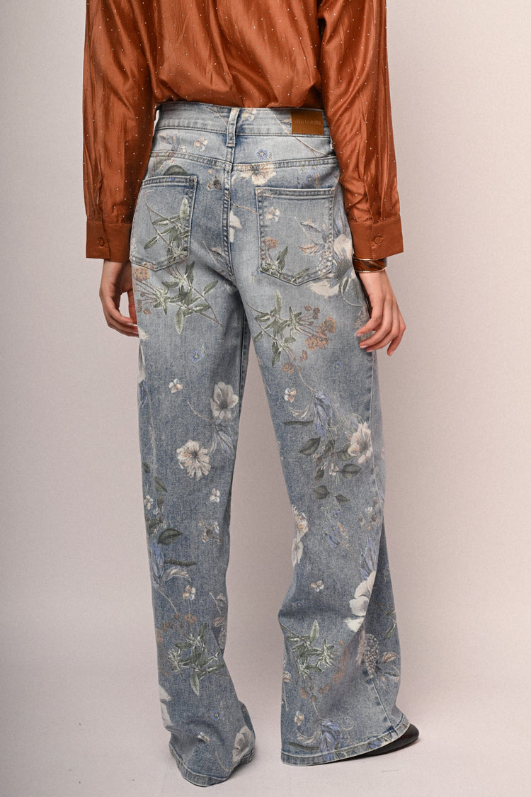 Jeans baggy in denim azzurro a stampa floreale